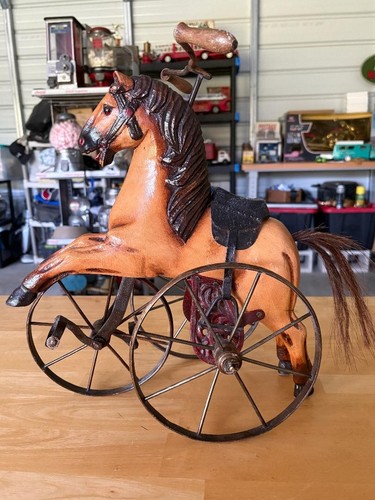 Antico triciclo cavallo