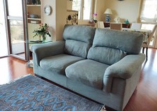 divano 2 posti ottimo stato tessuto colore azzurro carta da zucchero 