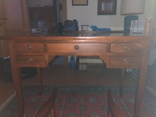 vendo scrivania in legno con