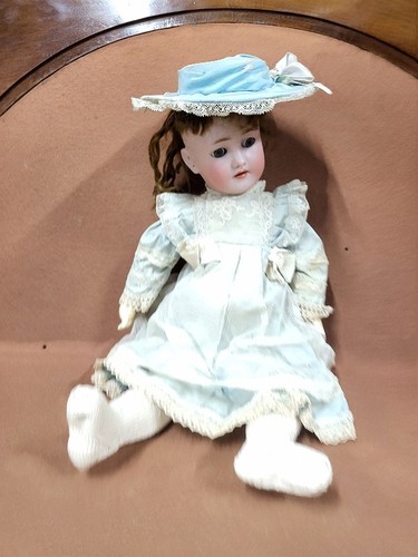 Petite poupee ancienne - petite,