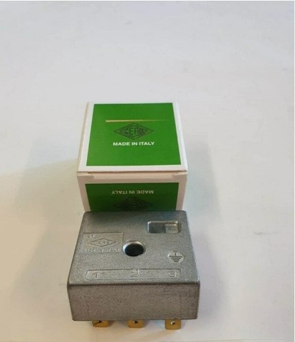 Regolatore tensione volt - regolatore,