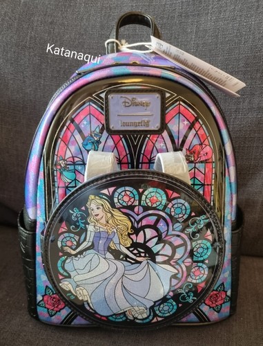 Zaino nuovo con etichette