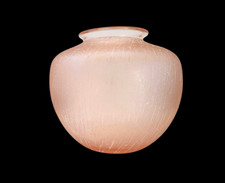 Vase en verre givré rose