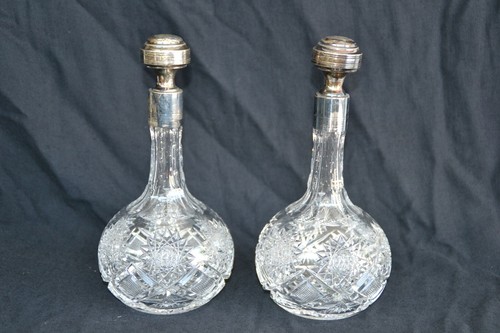 Coppia vecchie bottiglie - coppia,