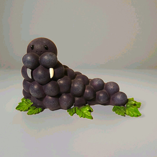 Figurina tricheco uva