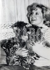 Foto vintage UK, Donna con tre