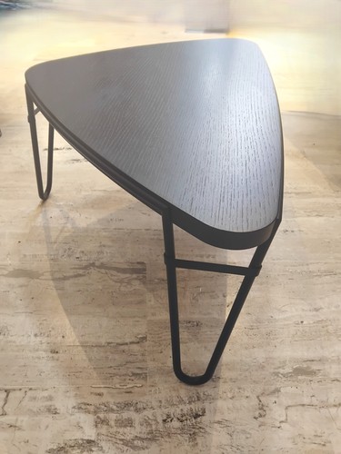 Une table basse - de, charlotte