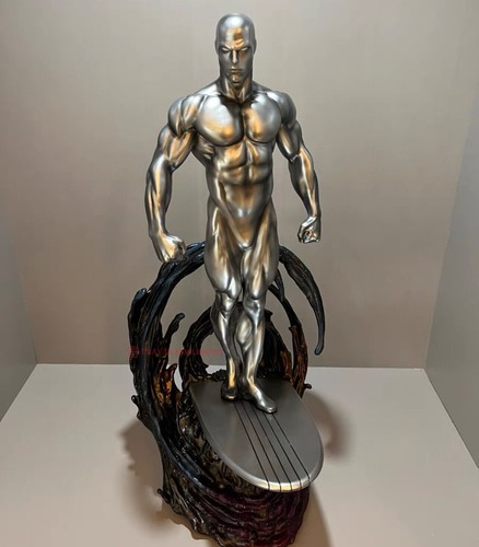 Statua surfista argento