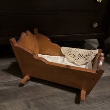 Bambola a dondolo vintage in