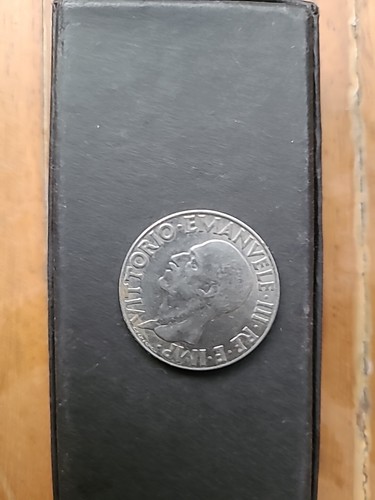 Moneta una lira aquila - moneta,