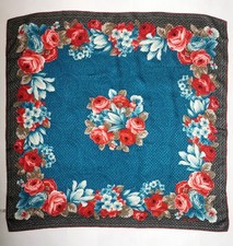 Foulard di seta Ungaro. Usato in buone condizioni. 100% seta. 89 cm*89 cm