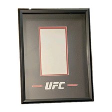 Incornicia il tuo guanto UFC