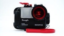 Olympus Tough-6020 fotocamera con Olympus Tough PT-048 waterproof