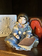 Thun Bambola  con cestino, . Altezza 27cm. Ottime condizioni.