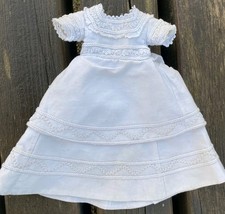 Belle Robe à soutaches