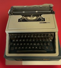 Olivetti Dora Manual Portable Typewriter w/ Teal Blue Case Made In Italy Vtg. 