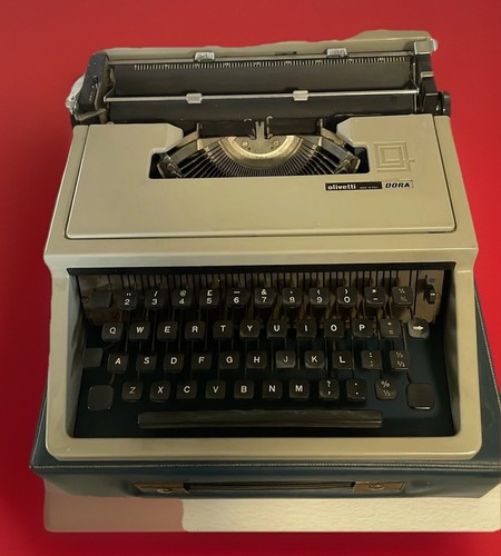 Olivetti dora manual portable - olivetti,