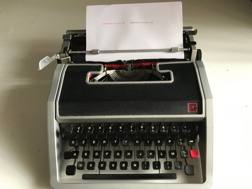 Macchina per scrivere olivetti - per,