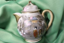 Vaso di latte di porcellana