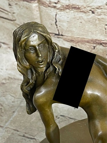 Scultura bronzo donna - in,