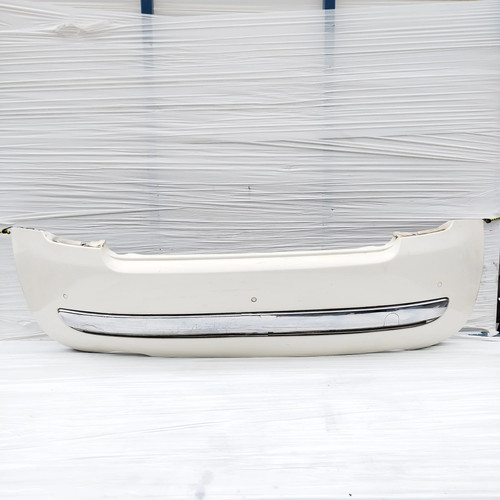 Paraurti posteriore bianco