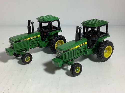 Coppia trattori agricoli - di,