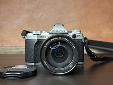 **SOLO CORPO** Olympus OM-D