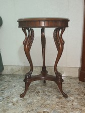 **Tavolino in Legno con Gambe
