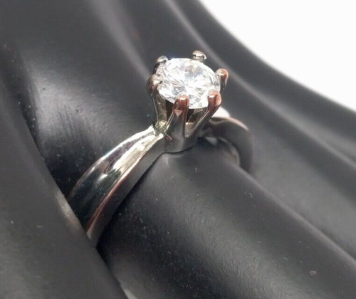 Bellissimo anello solitario