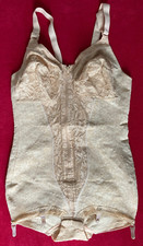 VINTAGE BUSTINO GUEPIERE