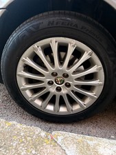 4 cerchi in lega raggio 16, presenta graffi ma nessuna rottura .alfa 147