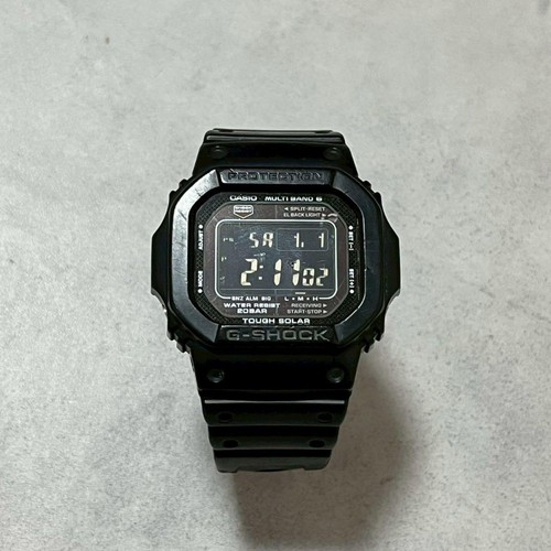 Orologio nero radiocontrollato
