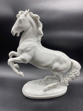 Cavallo  rampante, porcellana