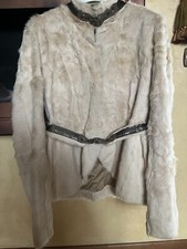 Giacca Paola Frani in pelliccia di agnello colore beige