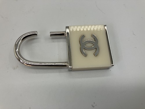 Chanel 02c logo - logo, lucchetto