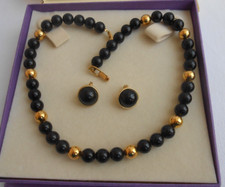 SET COLLANA NAPIER E ORECCHINI MONET SFERE IN LUCITE COLORE NERO E ORO