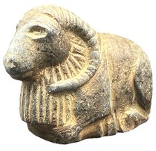 Antica statua in pietra