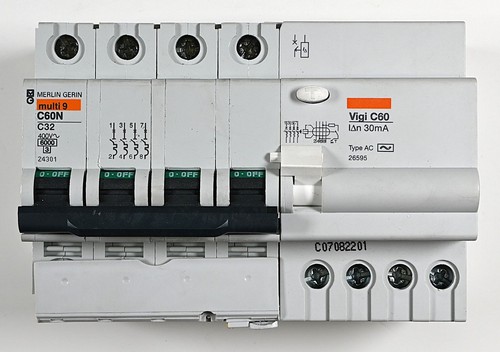 Interruttore magnetotermico