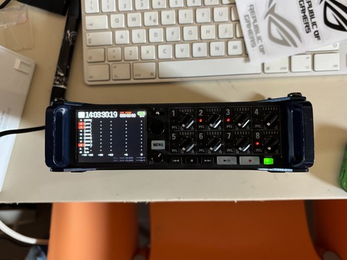 Zoom field recorder very - f8,