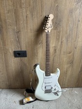 Chitarra elettrica Squier Bullet Strat HSS bianca