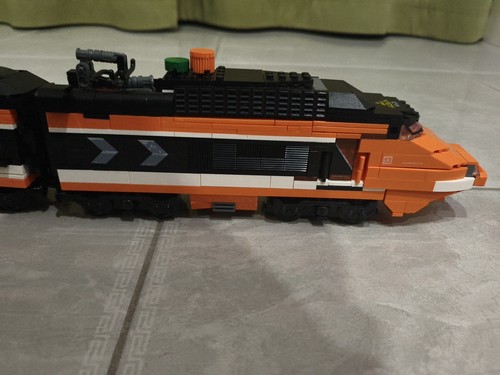 Treno elettrico pari - treno,