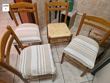 Sedie in legno chiaro, con