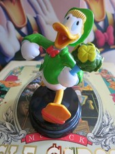 GUSTAV OCA statuina su base