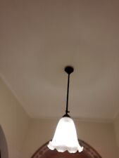 Lampadario in vetro satinato bianco stile liberty