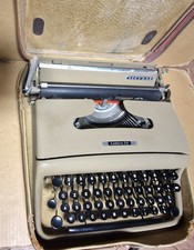 Macchina da scrivere Olivetti