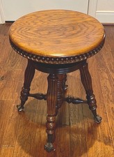 Antico sgabello pianoforte