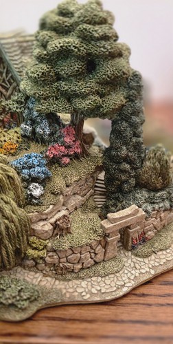 Lilliput lane leonora secret - leonora's,