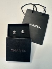 Orecchini a perno Chanel tono
