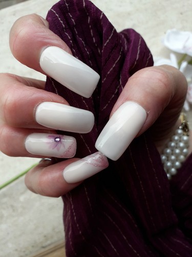 Unghie finte decorate mano - unghie,
