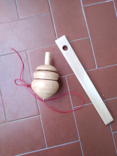 Trottola legno ulivo - in,